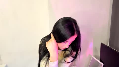 Nika online show from 12/14/25, 02:11