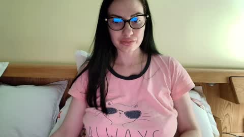 Snapshot of ivoryorchid chatting on 12/22/24, 03:11 Ivory online show from 12/22/24, 03:11