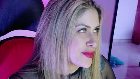 Snapshot of ivy__taylorr chatting on 11/18/25, 12:05 Diana Rojas online show from 11/18/25, 12:05