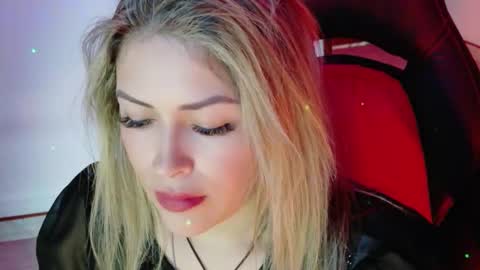 Snapshot of ivy__taylorr chatting on 11/20/25, 08:30 Diana Rojas online show from 11/20/25, 08:30