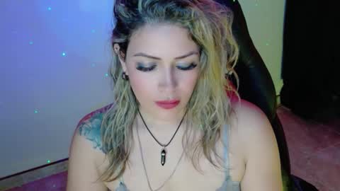 Snapshot of ivy__taylorr chatting on 11/25/25, 02:33 Diana Rojas online show from 11/25/25, 02:33