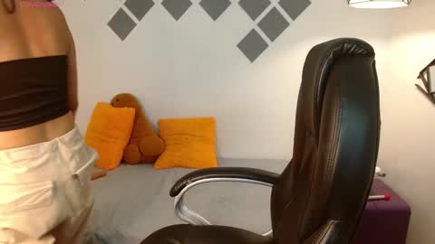 Snapshot of ivy_gail chatting on 12/10/24, 04:13  IVY online show from 12/10/24, 04:13