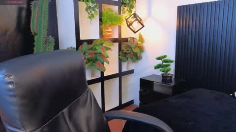 Snapshot of ivy_gail chatting on 10/04/25, 05:05  IVY online show from 10/04/25, 05:05