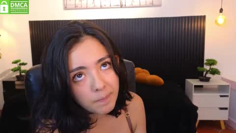 Snapshot of ivy_gail chatting on 10/19/25, 05:52  IVY online show from 10/19/25, 05:52