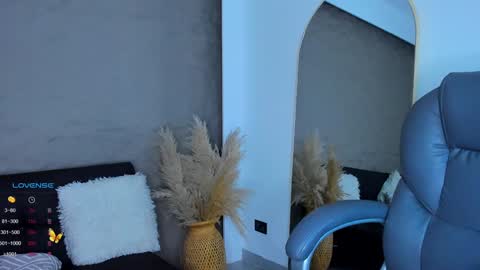 Snapshot of ivy_li chatting on 12/04/24, 03:26 Daniela online show from 12/04/24, 03:26