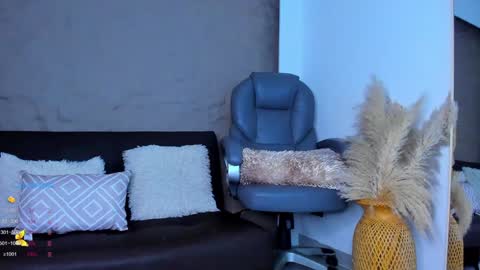 Snapshot of ivy_li chatting on 12/12/24, 12:12 Daniela online show from 12/12/24, 12:12