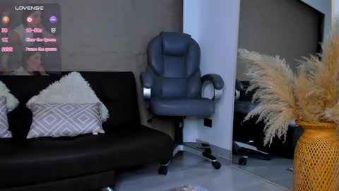 Snapshot of ivy_li chatting on 01/21/25, 04:58 Daniela online show from 01/21/25, 04:58