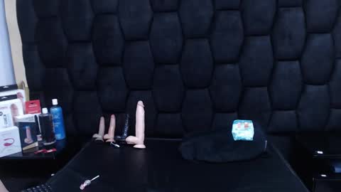 Snapshot of ivy_skinny chatting on 11/25/25, 09:15 ivy_skinny online show from 11/25/25, 09:15