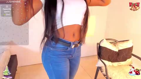 Snapshot of ivybliss8 chatting on 12/17/24, 04:21 i v y b l i s s online show from 12/17/24, 04:21