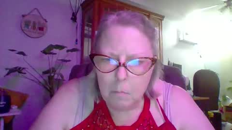Snapshot of ivyjane3522 chatting on 04/17/26, 01:19 ivyjane3522 online show from 04/17/26, 01:19