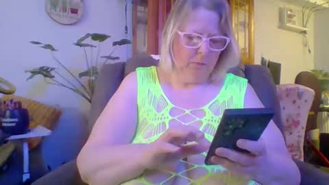 Snapshot of ivyjane3522 chatting on 04/19/26, 03:22 ivyjane3522 online show from 04/19/26, 03:22