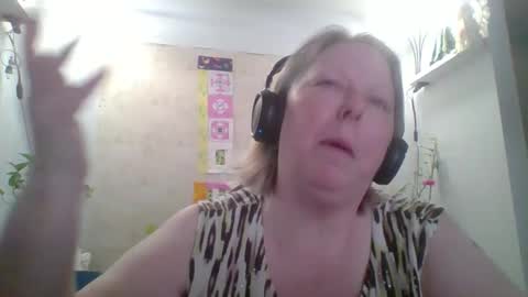 Snapshot of ivyjane3522 chatting on 04/21/26, 12:33 ivyjane3522 online show from 04/21/26, 12:33