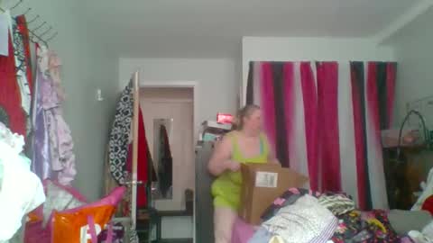 Snapshot of ivyjane3522 chatting on 04/23/26, 02:52 ivyjane3522 online show from 04/23/26, 02:52