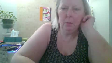 Snapshot of ivyjane3522 chatting on 04/25/26, 01:41 ivyjane3522 online show from 04/25/26, 01:41