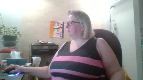 Snapshot of ivyjane3522 chatting on 05/01/26, 01:37 ivyjane3522 online show from 05/01/26, 01:37