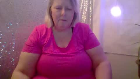 Snapshot of ivyjane3522 chatting on 05/05/26, 01:24 ivyjane3522 online show from 05/05/26, 01:24