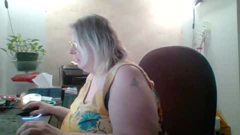 Snapshot of ivyjane3522 chatting on 05/11/26, 05:10 ivyjane3522 online show from 05/11/26, 05:10