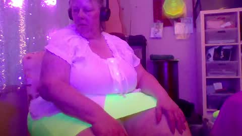 Snapshot of ivyjane3522 chatting on 06/21/26, 02:25 ivyjane3522 online show from 06/21/26, 02:25