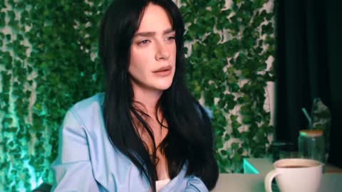 Snapshot of ivyjonson chatting on 12/20/24, 04:25 Miss Ivy online show from 12/20/24, 04:25