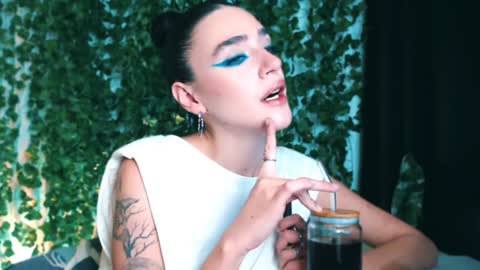 Snapshot of ivyjonson chatting on 12/22/24, 04:59 Miss Ivy online show from 12/22/24, 04:59