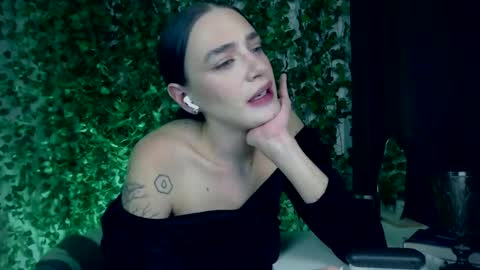 Snapshot of ivyjonson chatting on 12/29/24, 04:40 Miss Ivy online show from 12/29/24, 04:40