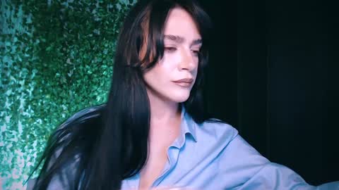 Snapshot of ivyjonson chatting on 02/05/25, 05:20 Miss Ivy online show from 02/05/25, 05:20