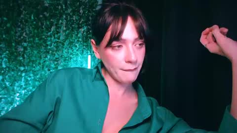 Snapshot of ivyjonson chatting on 02/15/25, 10:10 Miss Ivy online show from 02/15/25, 10:10