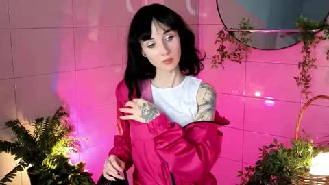 Snapshot of ivymotion chatting on 11/06/25, 03:02 Ivy online show from 11/06/25, 03:02