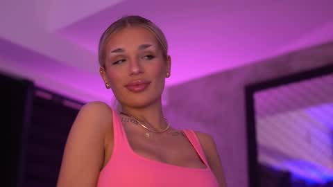 IvyRowa online show from 11/07/25, 06:52