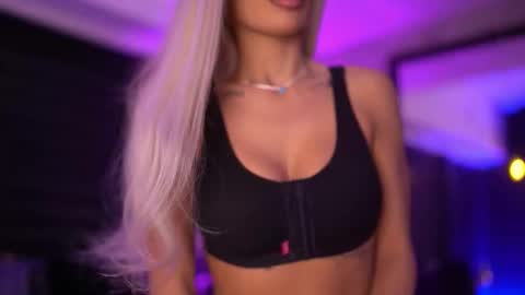 IvyRowa online show from 02/01/26, 06:06