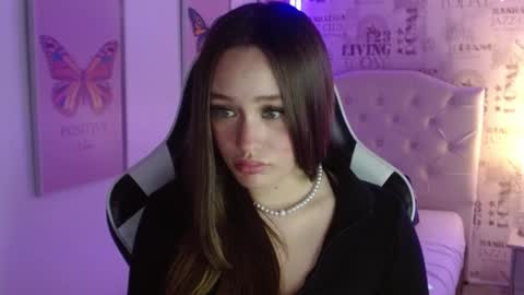 Snapshot of ivyy_crystal chatting on 02/18/25, 11:30 Ivy online show from 02/18/25, 11:30