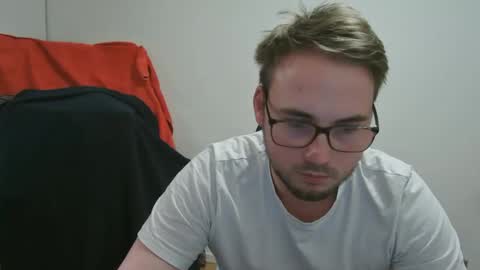 Snapshot of iwantfucknow chatting on 12/15/25, 02:32 iwantfucknow online show from 12/15/25, 02:32