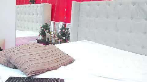 Snapshot of iwillfall_ chatting on 12/15/24, 05:13 Maxim online show from 12/15/24, 05:13