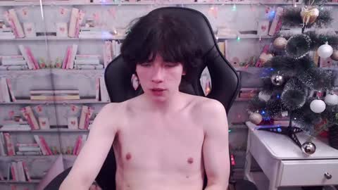 Snapshot of iwillfall_ chatting on 12/21/24, 01:04 Maxim online show from 12/21/24, 01:04