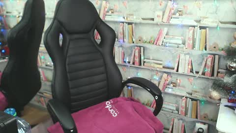 Snapshot of iwillfall_ chatting on 12/27/24, 05:52 Maxim online show from 12/27/24, 05:52