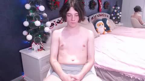 Maxim online show from 12/22/25, 10:12