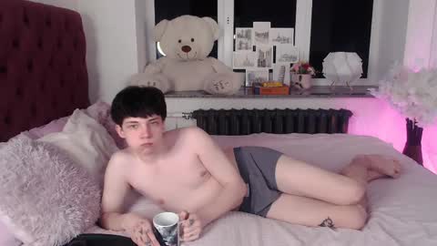 Maxim online show from 03/19/26, 01:26