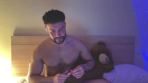 Snapshot of izaak_lover chatting on 05/05/26, 10:40 Izaak online show from 05/05/26, 10:40