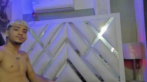 izaack online show from 01/12/25, 12:55