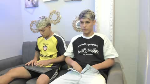 izaack online show from 01/25/25, 01:08