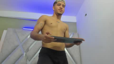 izaack online show from 02/08/25, 06:33