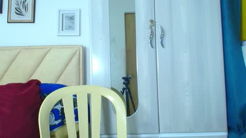 izaack online show from 12/13/25, 09:42