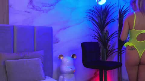 izabelle_02 online show from 04/05/26, 03:47