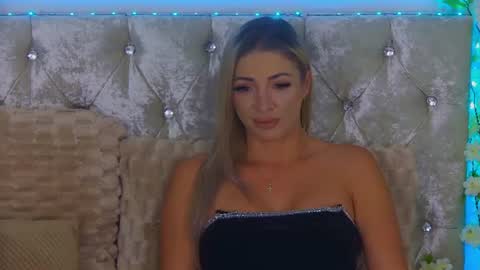 Snapshot of izabellle02 chatting on 07/10/26, 03:00 Izabella online show from 07/10/26, 03:00