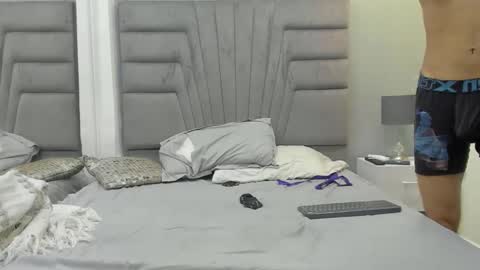 Snapshot of izato chatting on 02/22/25, 05:35 izato online show from 02/22/25, 05:35