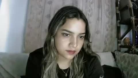 izzy_32 online show from 04/19/26, 08:46