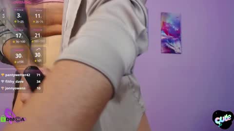 Snapshot of izzy_cam chatting on 12/30/24, 08:43 Queen of nylon Victoria online show from 12/30/24, 08:43