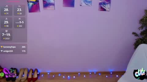 Snapshot of izzy_cam chatting on 01/08/25, 08:27 Queen of nylon Victoria online show from 01/08/25, 08:27