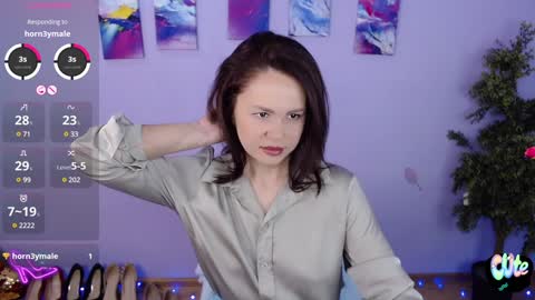 Snapshot of izzy_cam chatting on 02/02/25, 05:21 Queen of nylon Victoria online show from 02/02/25, 05:21