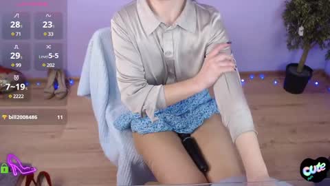 Snapshot of izzy_cam chatting on 02/19/25, 05:38 Queen of nylon Victoria online show from 02/19/25, 05:38